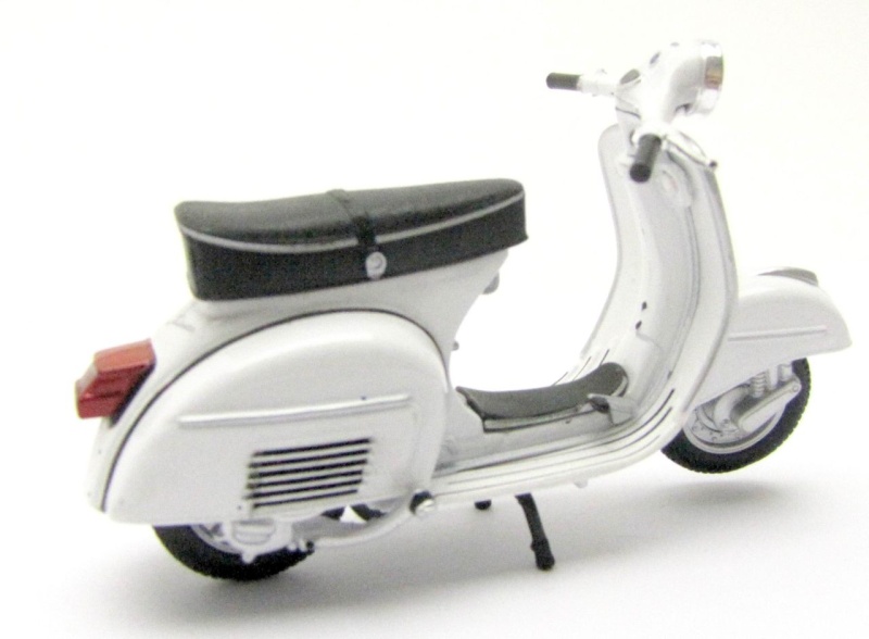 Modell 1:18 / Vespa 125 GTR (1971), / Farbe wei&szlig;