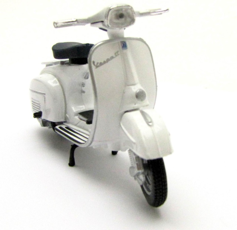 Modell 1:18 / Vespa 125 Gran Turismo (1966 ), Farbe wei&szlig;