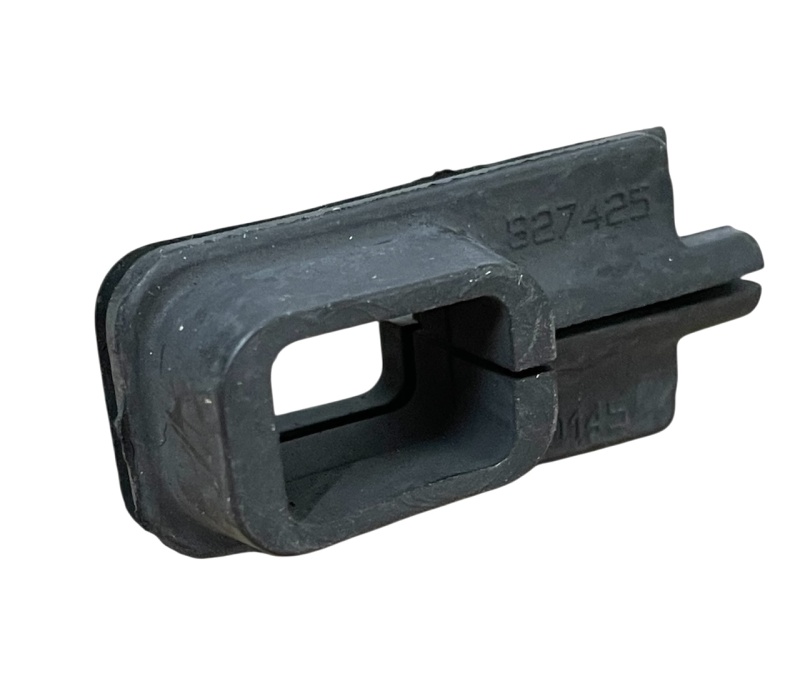 Gummi-Kabeldurchgang f&uuml;r Stecker zur Lichtmaschine Vespa,