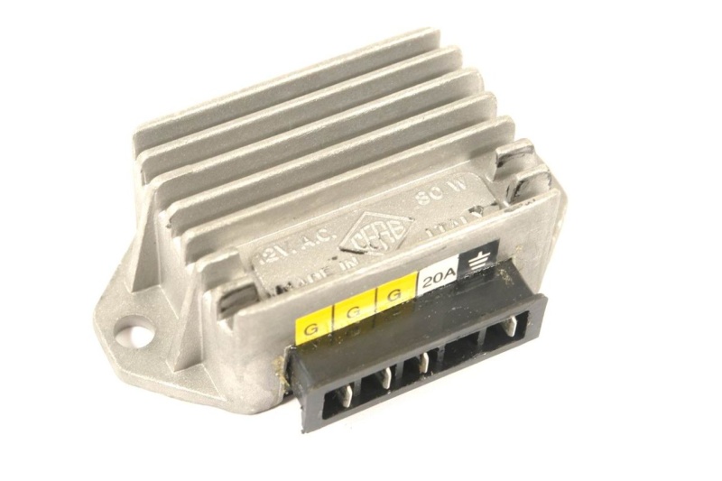 Spannungsregler Cosa etc. 4 Anschl&uuml;sse / 80 watt