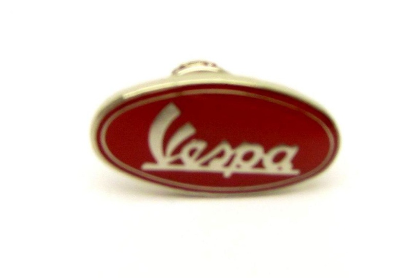 Anstecknadel Vespa Logo oval - rot